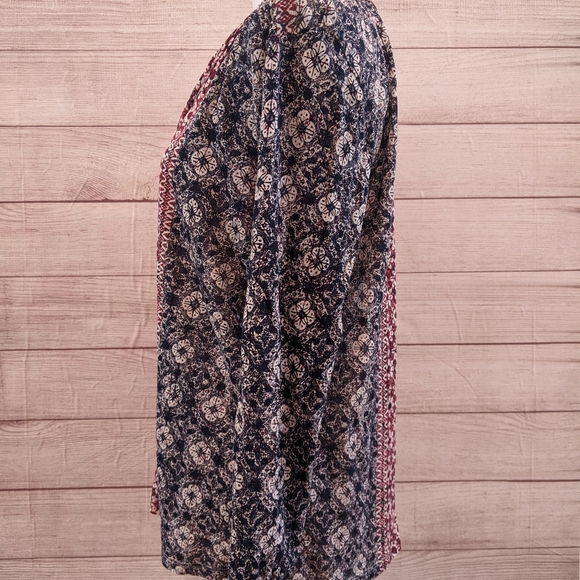 Lucky Brand top, size large in excellent condition - Picture 2 of 15